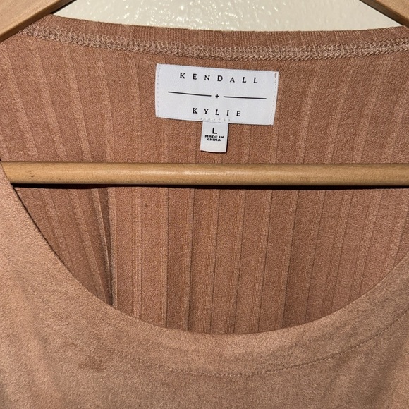 Kendall & Kylie Cropped Long Sleeve - Picture 2 of 3